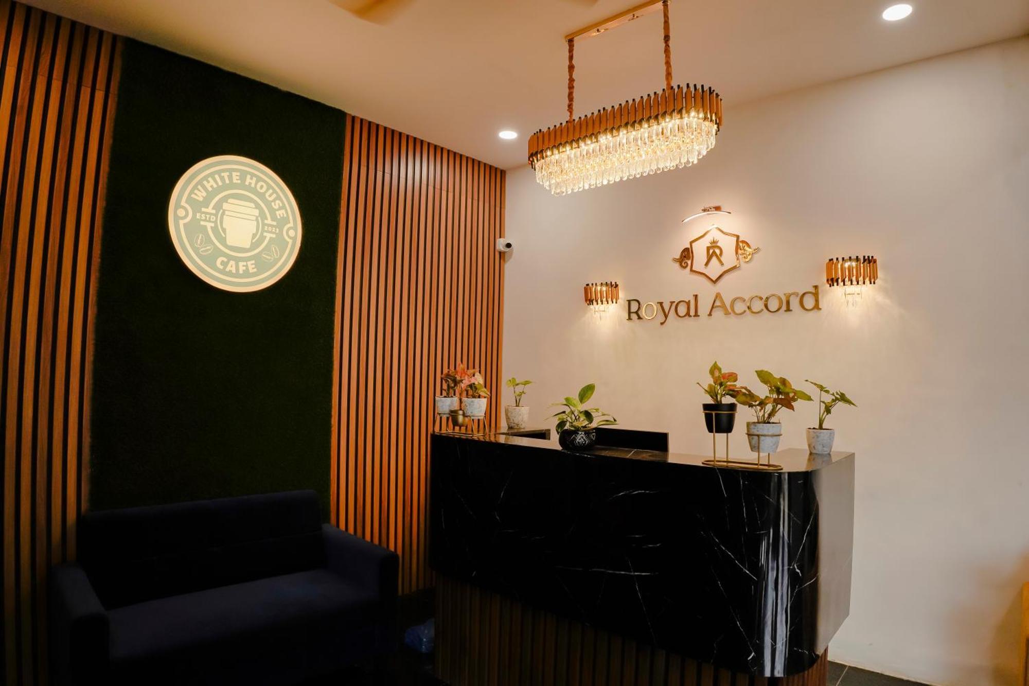 Hotel Royal Accord Surate Exterior foto